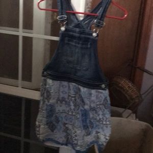 Jordache girls size 10/12 like new condition.